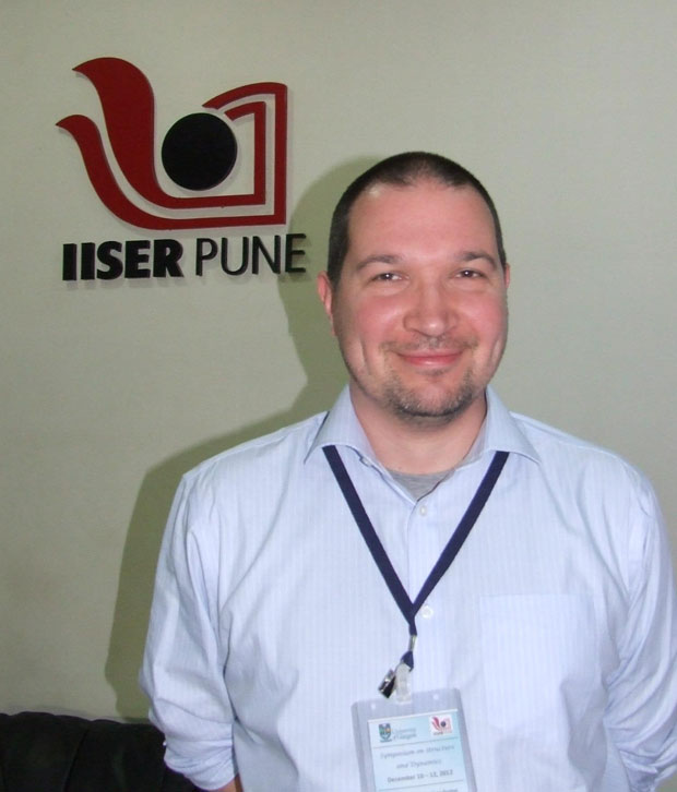 Chris next to the IISER Pune logo